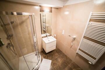 Фото номера Двухместный номер с 2 отдельными кроватями Отель Hotel Avangarda г. Różan 3