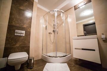 Фото номера Двухместный номер с 2 отдельными кроватями Отель Hotel Avangarda г. Różan 4
